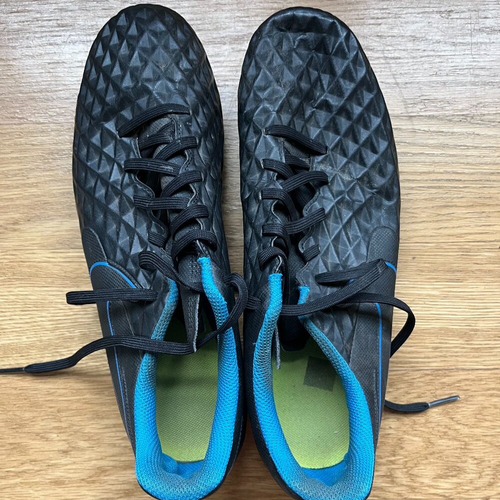 Nike Tiempo soccer cleats Mens Size 9